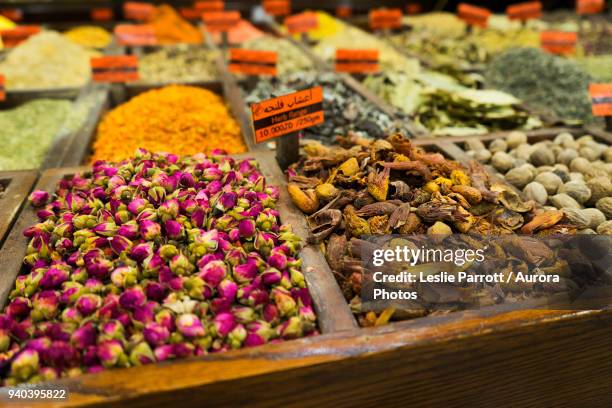 dried flowers on display for sale at a spice market in amman, jordan - amman stock-fotos und bilder