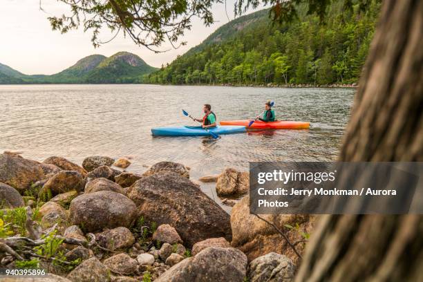 couple kayaking on jordan pond in acadia national park, maine, usa - maine foto e immagini stock