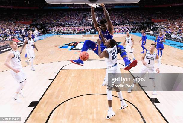 Udoka Azubuike of the Kansas Jayhawks dunks against Dhamir Cosby-Roundtree of the Villanova Wildcats in the first half during the 2018 NCAA Men's...