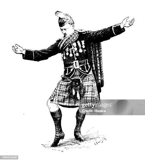 ilustraciones, imágenes clip art, dibujos animados e iconos de stock de antiguos ilustraciones de inglaterra, escocia e irlanda: highlander escocés - kilt