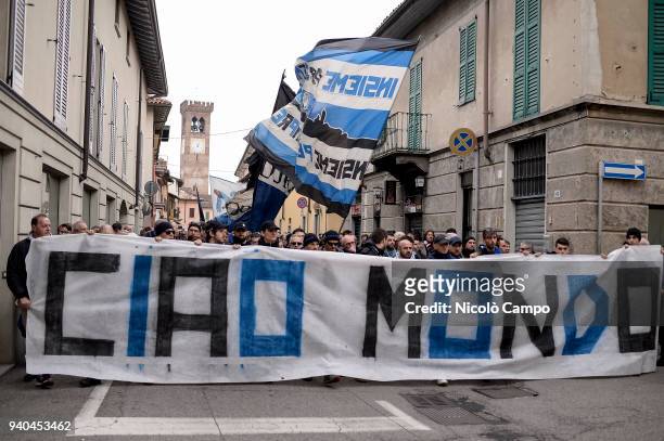 Supporters of Atalanta BC hold a banner with the words 'Ciao Mondo' during the funeral of Emiliano Mondonico who died at the age of 71 on 29 March...