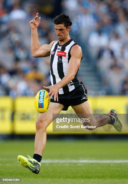 Scott Pendlebury of the Magpies runs with the ball during the round two AFL match between the Collingwood Magpies and the Greater Western Sydney...