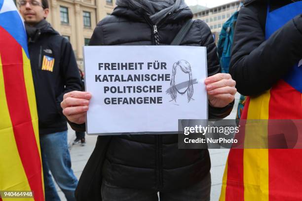 Some dozens of catalans and sympathisers rallied demanding freedom for catalan prisoners and Carles Puigdemont, who was arrested in Northern Germany...