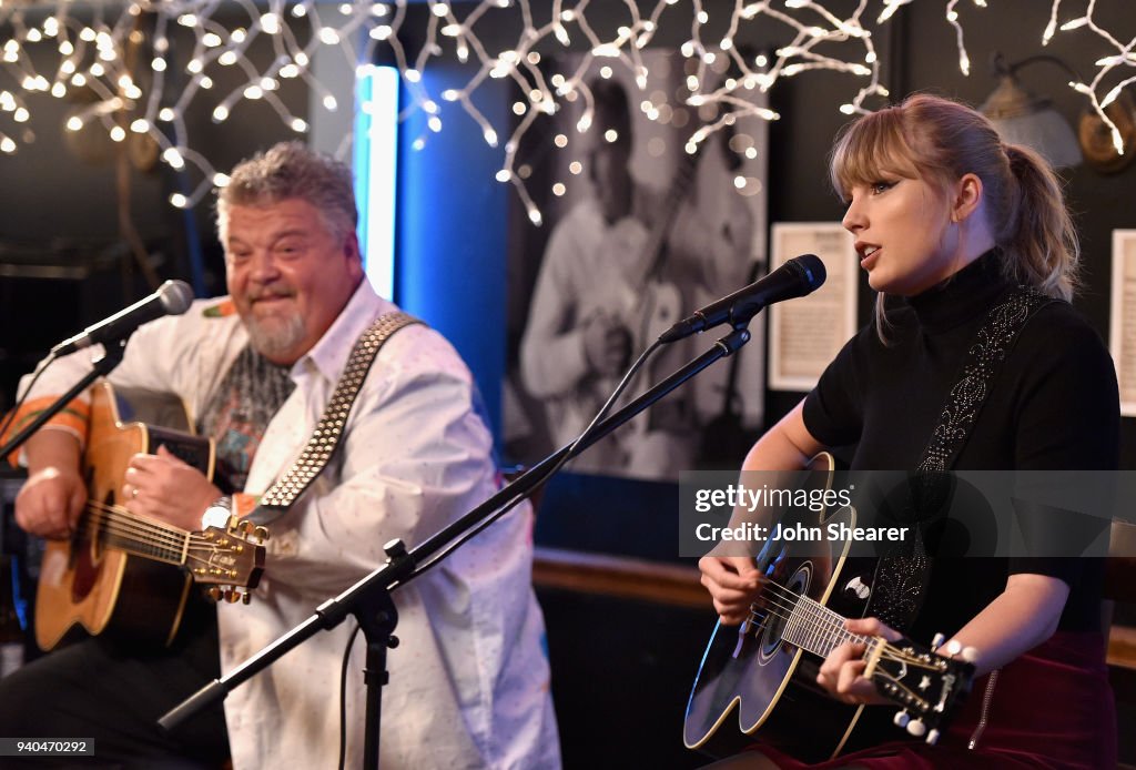 Craig Wiseman and Special Guest Taylor Swift at Bluebird Cafe