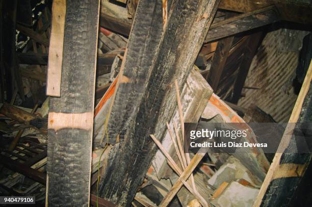 house burned - bent ladder stock pictures, royalty-free photos & images