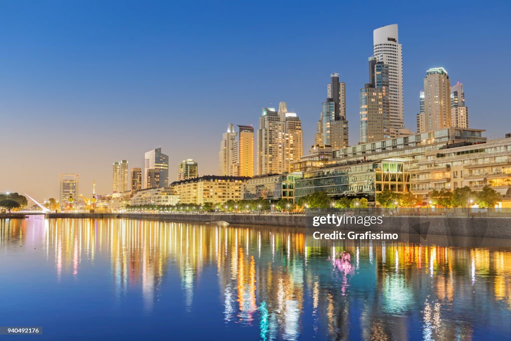 Argentina Buenos Aires horizonte Puerto Madero à noite