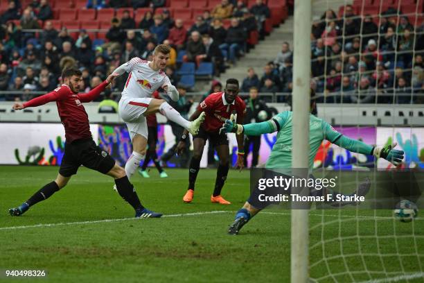 Timo Werner of Leipzig misses to score against goalkeeper Philipp Tschauner of Hannover during the Bundesliga match between Hannover 96 and RB...