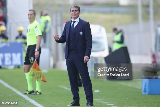 Cagliari's coach Diego Lopez reacts during the serie A match between Cagliari Calcio and Torino FC at Stadio Sant'Elia on March 31, 2018 in Cagliari,...