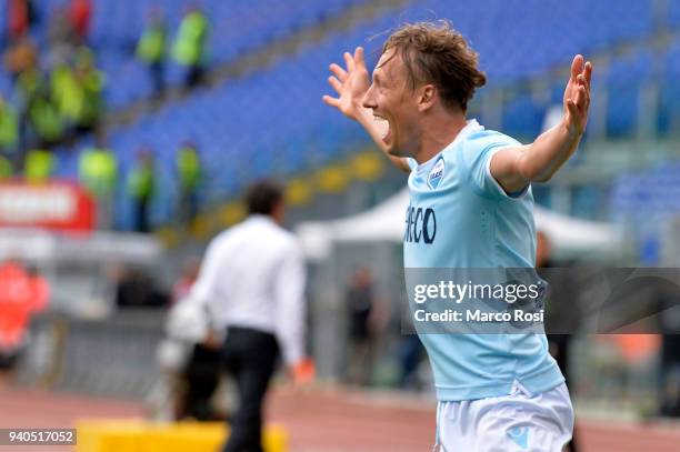 Lucas Leiva of SS Lazio celebrates a fifth goal with his team mates during the serie A match between SS Lazio and Benevento Calcio at Stadio Olimpico...