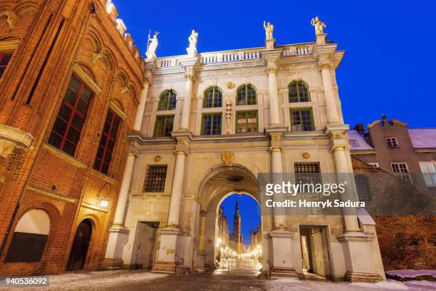 golden gate in gdansk at night - little golden gate stock pictures, royalty-free photos & images