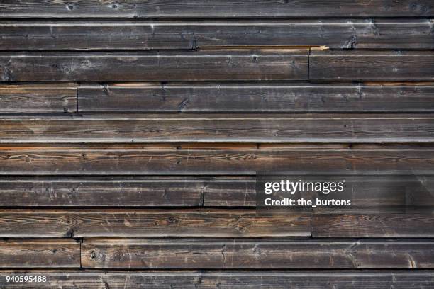 full frame shot of wooden wall - ciboure stock-fotos und bilder