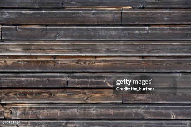 full frame shot of wooden wall - ciboure stock-fotos und bilder