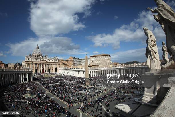 General view of St. Peter's Square during Easter Mass at St. Peter's Square on April 1, 2018 in Vatican City, Vatican. After greeting the faithful...