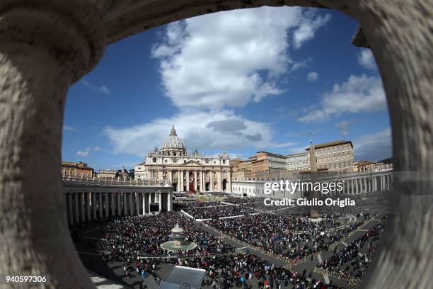 General view of St. Peter's Square during Easter Mass at St. Peter's Square on April 1, 2018 in Vatican City, Vatican. After greeting the faithful...