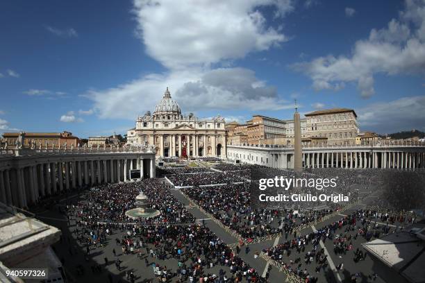 General view of St. Peter's Square during Easter Mass at St. Peter's Square on April 1, 2018 in Vatican City, Vatican. After greeting the faithful...