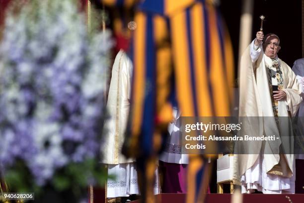 Pope Francis attends the Easter Mass and delivers his Urbi Et Orbi blessing and message to the World in St. Peter's Square on April 1, 2018 in...