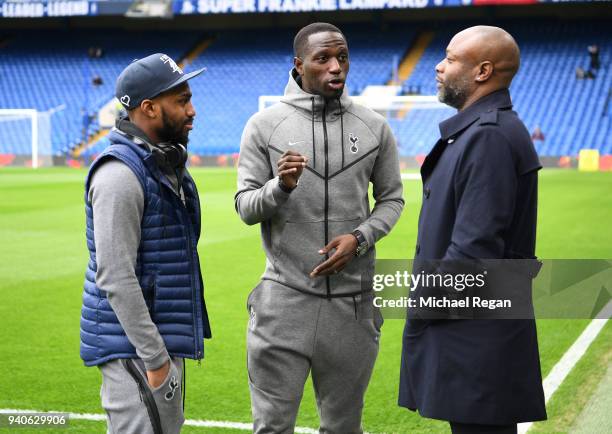 Danny Rose of Tottenham Hotspur and Moussa Sissoko of Tottenham Hotspur speak to William Gallas, ex Tottenham Hotspur player prior to the Premier...