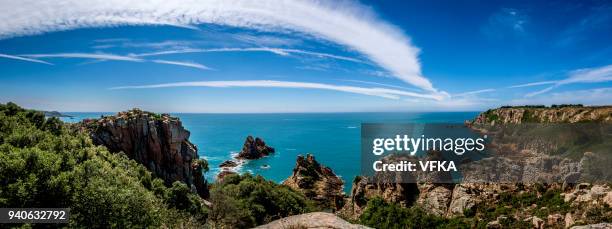 klippen an der südwestlichen küste von jersey, kanalinseln fiquet bay - insel jersey stock-fotos und bilder