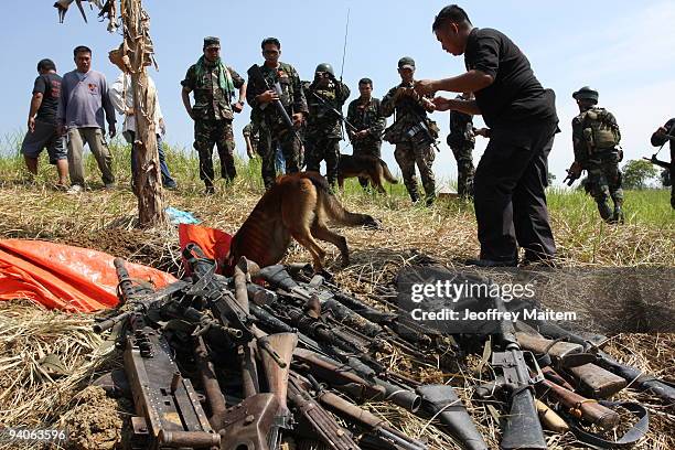 Datu Weapon 65 Datu Hoffer Stock Photos, High-Res Pictures, and Images - Getty Images