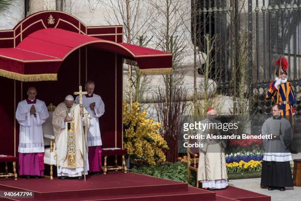 Pope Francis attends the Easter Mass and delivers his Urbi Et Orbi blessing and message to the World in St. Peter's Square on April 1, 2018 in...