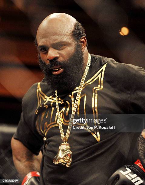 Fighter Kimbo Slice celebrates after beating UFC fighter Houston Alexander during their Heavyweight fight at The Ultimate Fighter Season 10 Finale on...