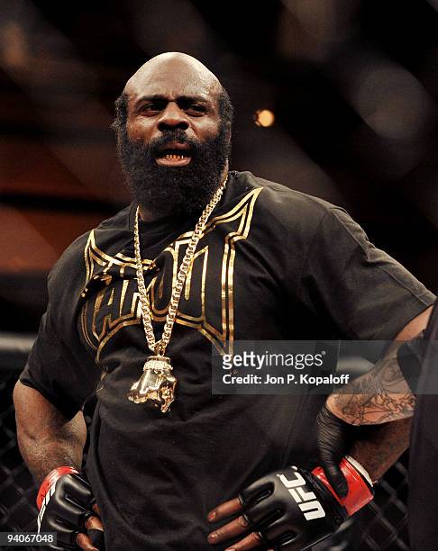 Fighter Kimbo Slice celebrates after beating UFC fighter Houston Alexander during their Heavyweight fight at The Ultimate Fighter Season 10 Finale on...