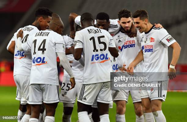 Amiens' Brazilian defender Danilo Fernando Avelar and Amiens's players celebrates after opening the scoring during the French L1 football match...