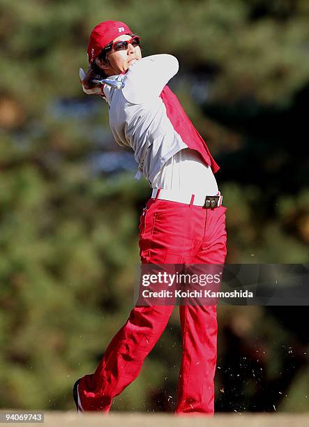 Ryo Ishikawa of Japan plays a tee shot during the final round of Nippon Series JT Cup at Tokyo Yomiuri Country Club on December 6, 2009 in Tokyo,...