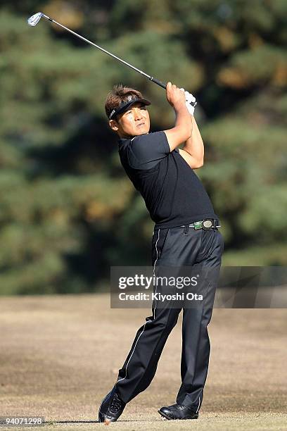 Shigeki Maruyama of Japan plays an approach shot on the 17th hole during the final round of the Nippon Series JT Cup at Tokyo Yomiuri Country Club on...