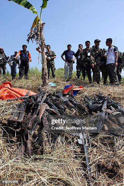 Datu Weapon Datu Hoffer Photos and Premium High Res Pictures - Getty Images