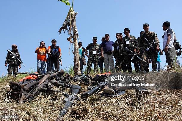 Datu Weapon Datu Hoffer Photos and Premium High Res Pictures - Getty Images