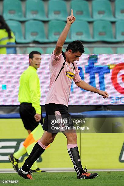 Igor Budan of Palermo celebrates the equalizing goal during the Serie A match between US Citta di Palermo and Cagliari Calcio at Stadio Renzo Barbera...