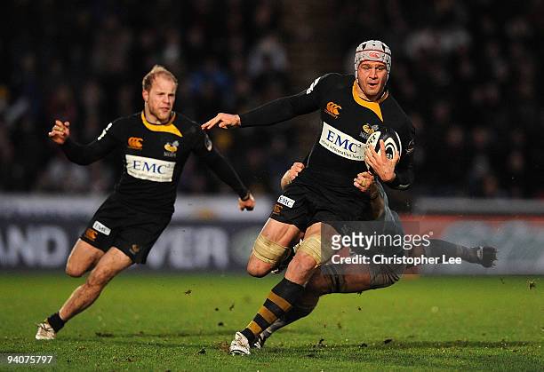 Dan Ward-Smith of Wasps tries to get away from the tackle by Brett Deacon of Tigers during the Guinness Premiership match between London Wasps and...