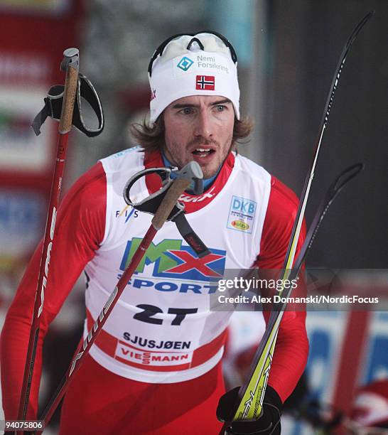 Petter Tande of Norway competes in the Gundersen 10km event during day two of the FIS Nordic Combined World Cup on December 6, 2009 in Lillehammer,...