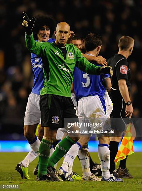 Tim Howard of Everton acknowledges the crowd at the end of the Barclays Premier League match between Everton and Tottenham Hotspur at Goodison Park...