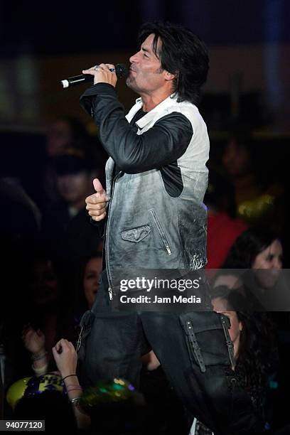 Chayanne performs during the Teleton 2009 at Televisa on December 5, 2009 in Mexico City, Mexico.