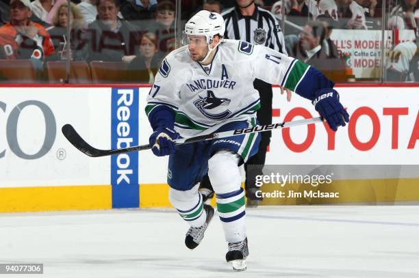 Ryan Kesler of the Vancouver Canucks skates against the Philadelphia Flyers on December 3, 2009 at Wachovia Center in Philadelphia, Pennsylvania. The...