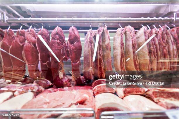 meat on the market place display ready to go - macellaio foto e immagini stock