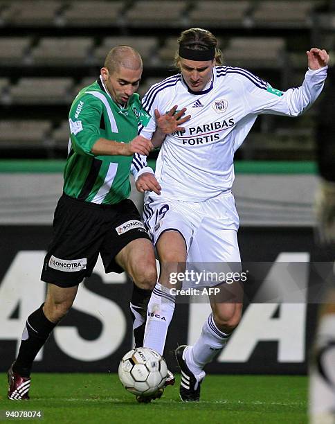 Cercle's Arnar Vidarsson vies with Anderlecht's Nicolas Frutos during their Belgian first league football match between Cercle Brugge and RSCA...