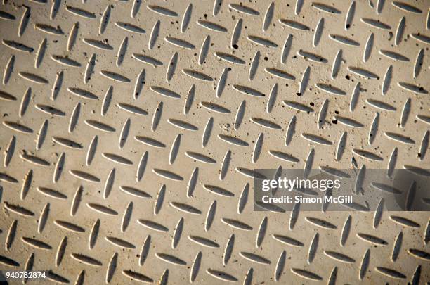 concrete manhole cover with a stamped cross-hatch pattern - stamped concrete stockfoto's en -beelden