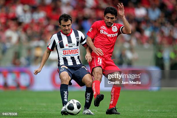 Antonio Naelson Sinha of Toluca vies for the ball with Luis Ernesto Perez of Monterrey during their semifinal match as part of the 2009 Opening...