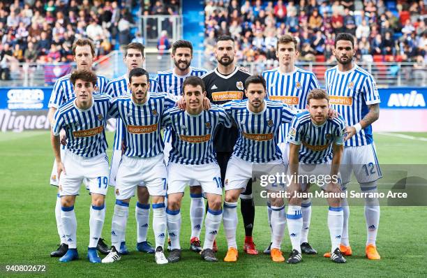 Real Sociedad players line up for a team photo prior to the start of the La Liga match between SD Eibar and Real Sociedad de Futbol at Estadio...