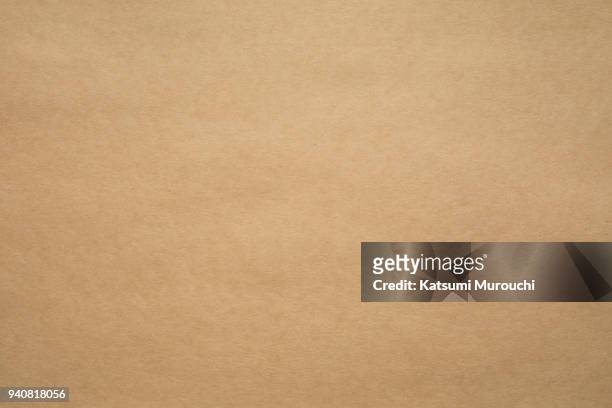 brown craft paper texture background - packpapier stock-fotos und bilder