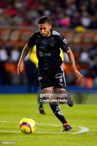 Jonathan Urretaviscaya of Pachuca drives the ball during the 13th round match between Pachuca and Monterrey as part of the Torneo Clausura 2018 Liga...