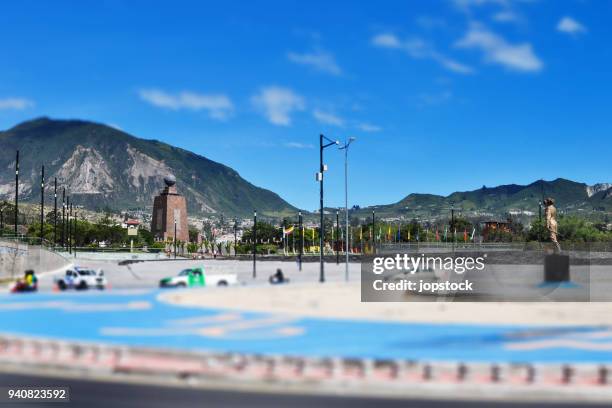 middle of the world monument in quito city, ecuador - equador latitude - fotografias e filmes do acervo