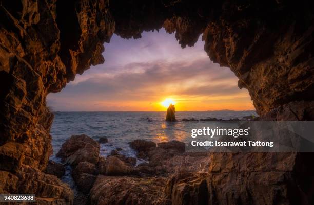 inside view of grotto in coast. nature composition - kangaroo island stock pictures, royalty-free photos & images