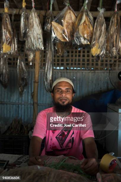 dried fish shop in cox's bazar, bangladesh - coxs bazar stock pictures, royalty-free photos & images