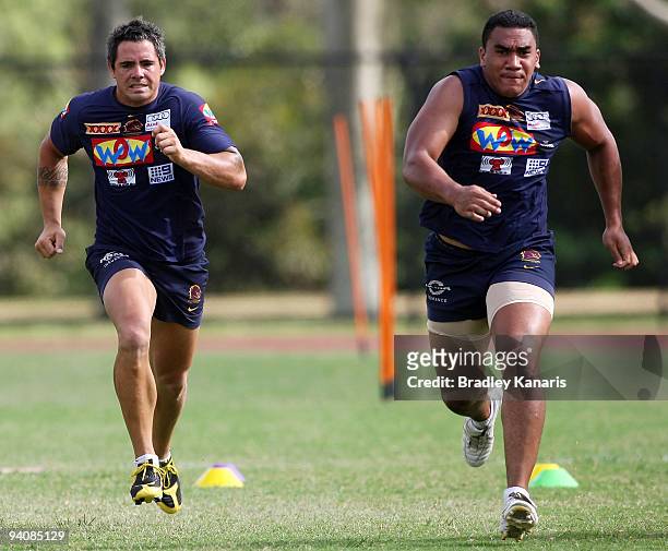 Corey Parker and Lagi Setu sprint during a Brisbane Broncos NRL training session at the University of Queensland on December 7, 2009 in Brisbane,...