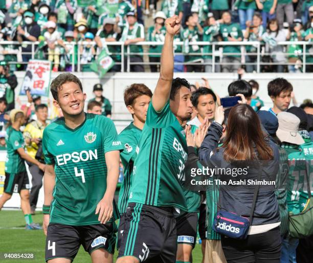 Yuya Hashiuchi and Matsumoto Yamaga players celebrate their 3-2 victory in the J.League J2 match between Matsumoto Yamaga and Omiya Ardija at...