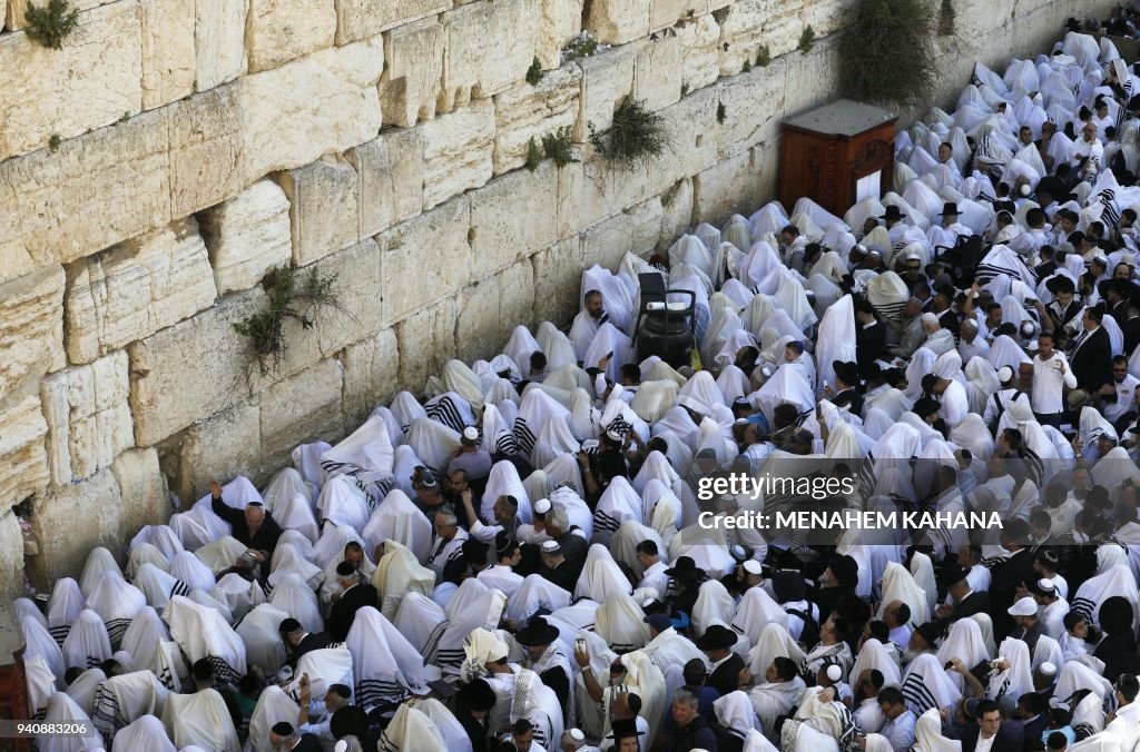 ISRAEL-PALESTINIAN-RELIGION-JUDAISM-PASSOVER